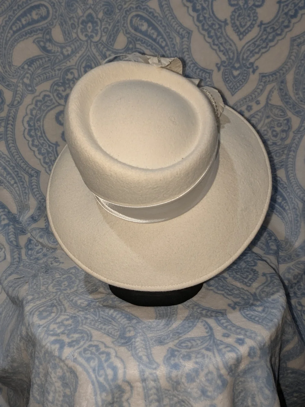 Elegant Women's Cream Wide-Brim Hat with Satin Band